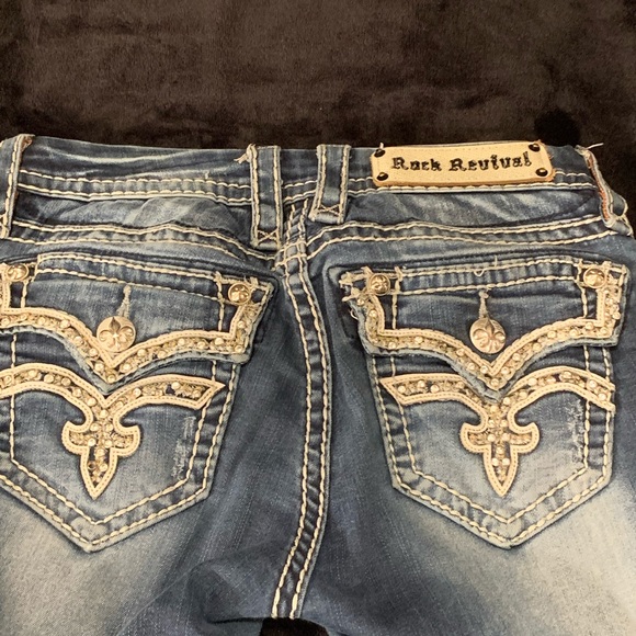 Woman’s Rock Revival jeans - Picture 1 of 2